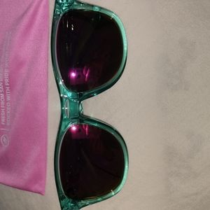 Blenders electric kiss sunglasses